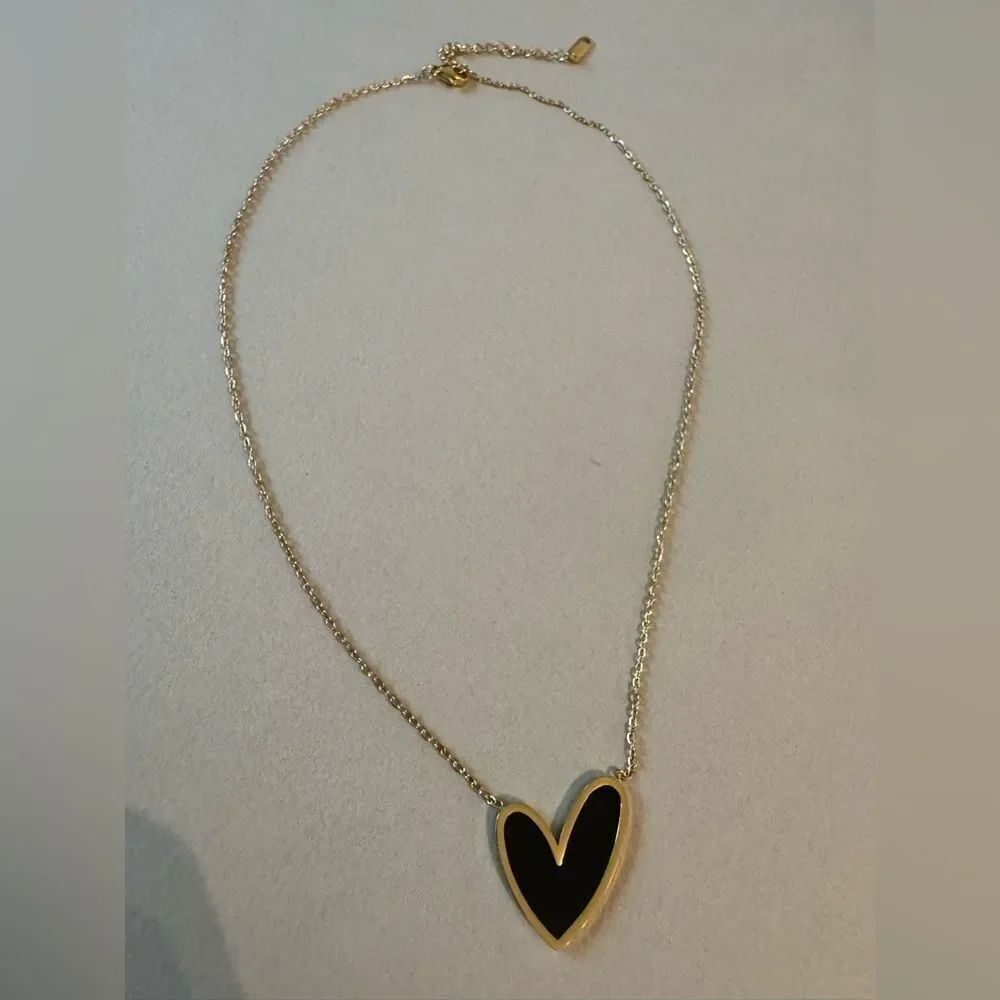 Black heart Necklace A1557